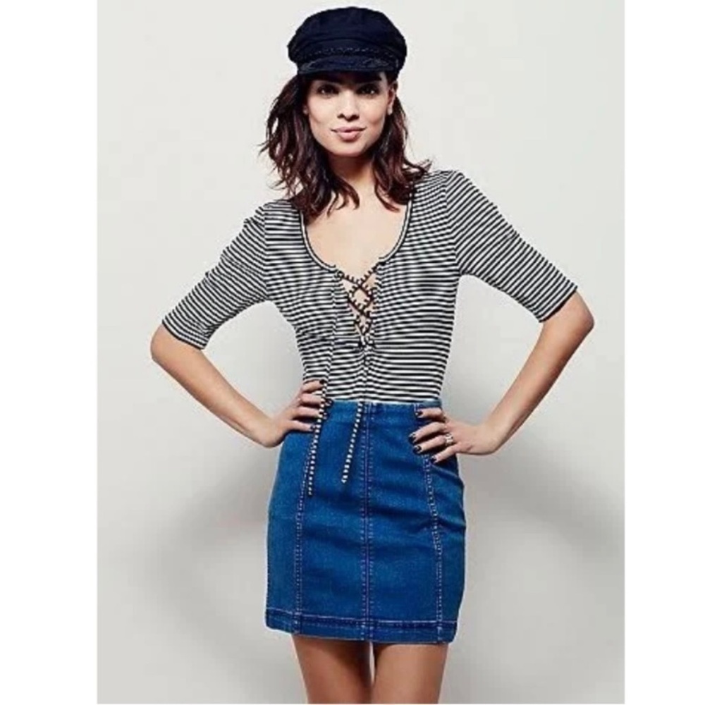 FREE PEOPLE Modern Femme Denim Blue Mini Skirt size 6.